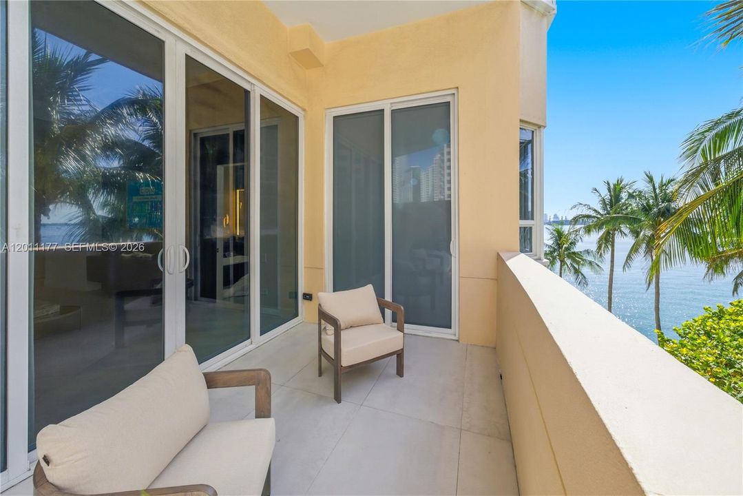 For Sale: $1,975,000 (2 beds, 2 baths, 2093 Square Feet)