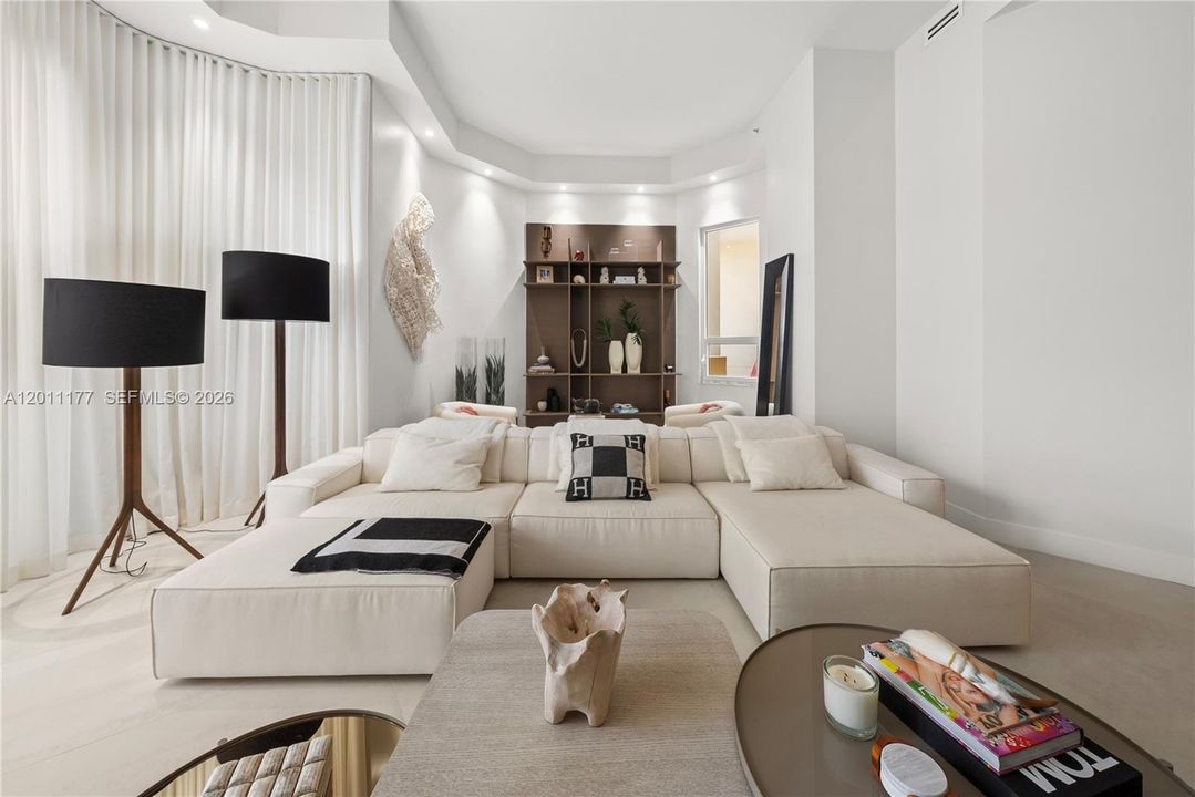 For Sale: $1,975,000 (2 beds, 2 baths, 2093 Square Feet)