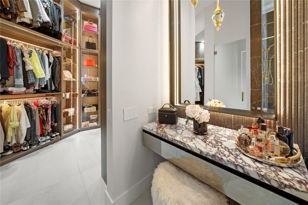 For Sale: $1,975,000 (2 beds, 2 baths, 2093 Square Feet)