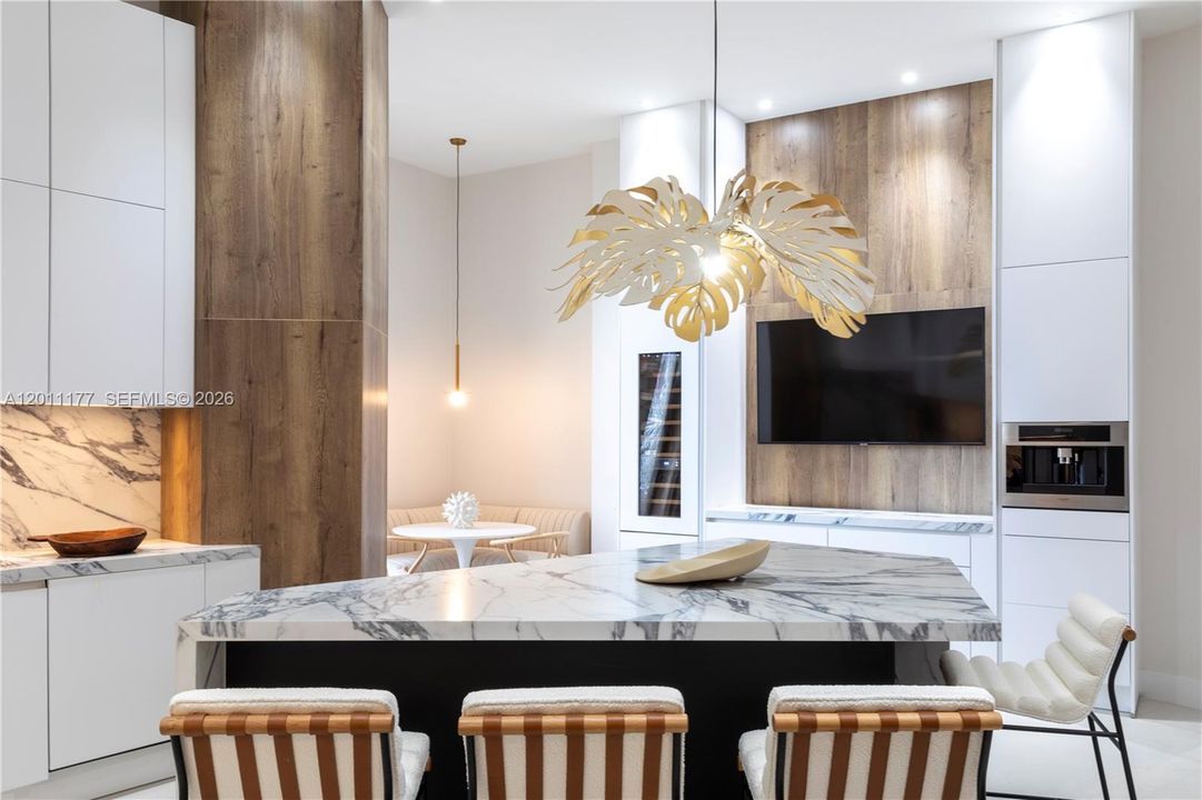 For Sale: $1,975,000 (2 beds, 2 baths, 2093 Square Feet)