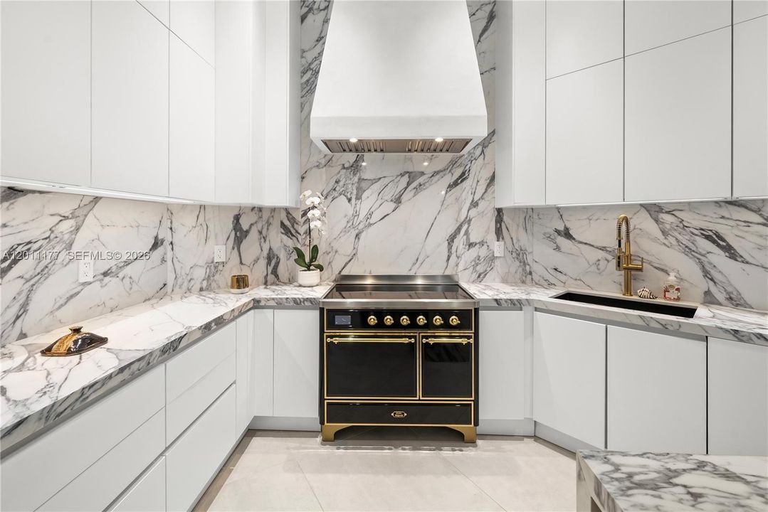 For Sale: $1,975,000 (2 beds, 2 baths, 2093 Square Feet)