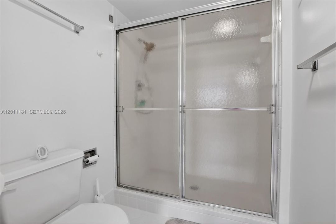 Active With Contract: $2,200 (2 beds, 2 baths, 1137 Square Feet)
