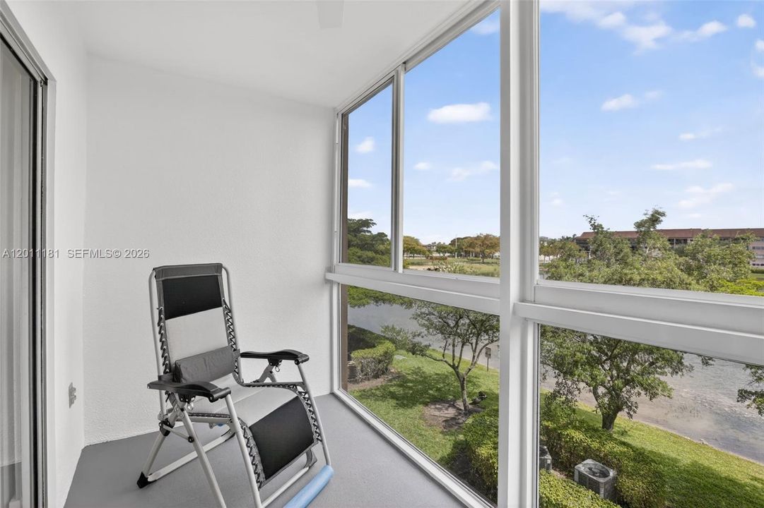 Active With Contract: $2,200 (2 beds, 2 baths, 1137 Square Feet)