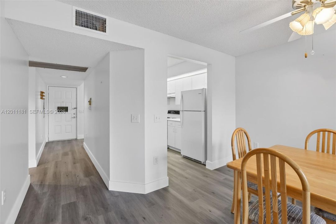 Active With Contract: $2,200 (2 beds, 2 baths, 1137 Square Feet)