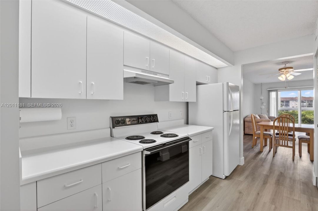 Active With Contract: $2,200 (2 beds, 2 baths, 1137 Square Feet)