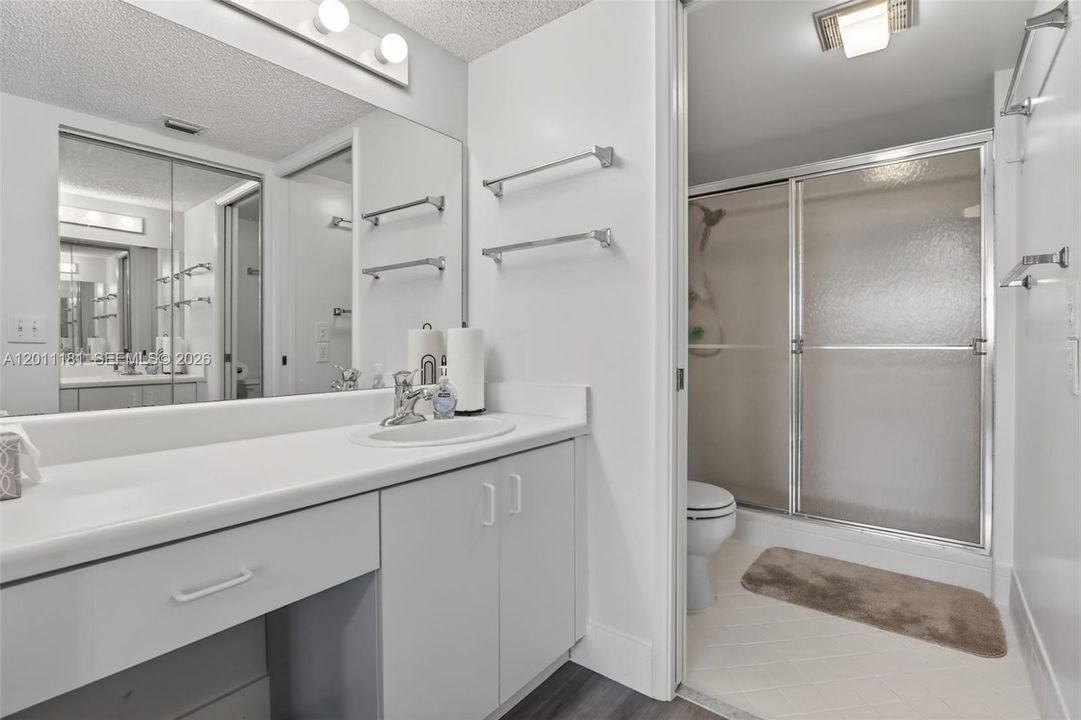 Active With Contract: $2,200 (2 beds, 2 baths, 1137 Square Feet)