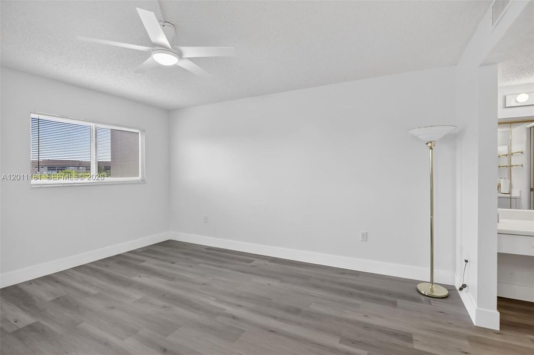 Active With Contract: $2,200 (2 beds, 2 baths, 1137 Square Feet)
