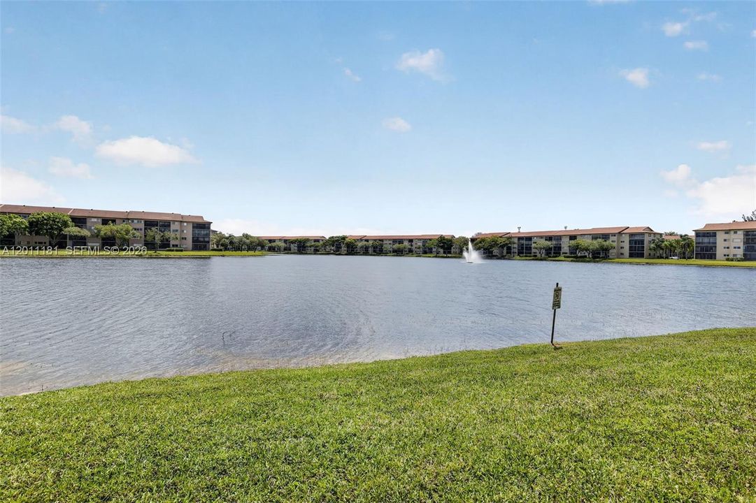 Active With Contract: $2,200 (2 beds, 2 baths, 1137 Square Feet)