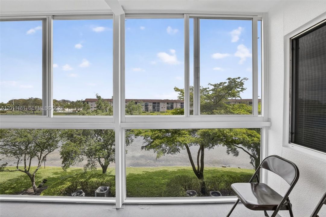 Active With Contract: $2,200 (2 beds, 2 baths, 1137 Square Feet)