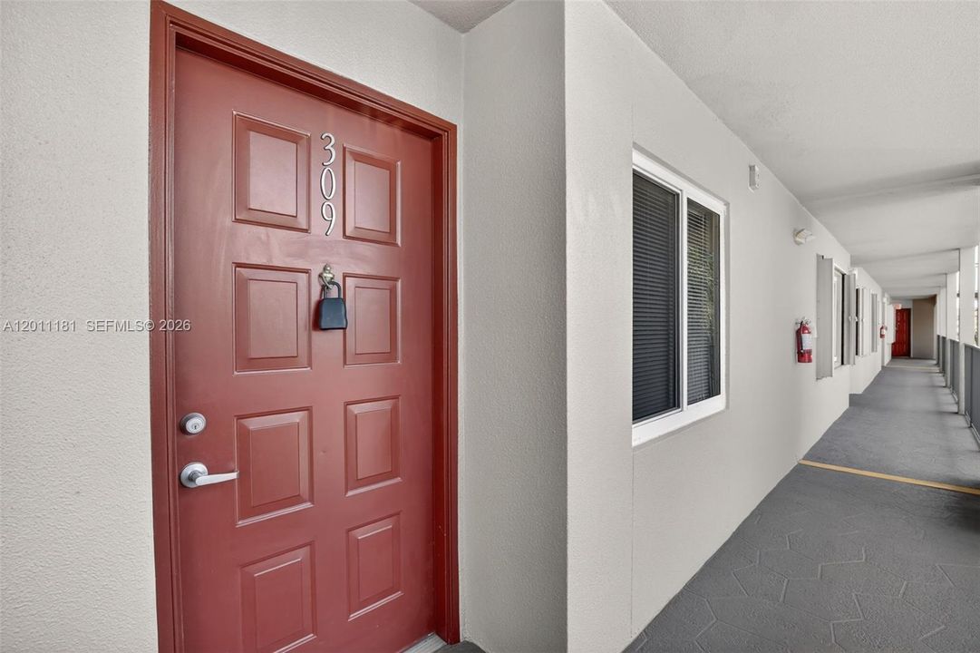 Active With Contract: $2,200 (2 beds, 2 baths, 1137 Square Feet)