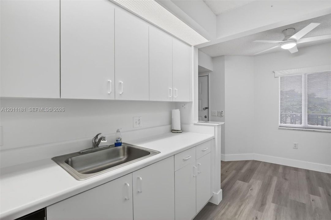 Active With Contract: $2,200 (2 beds, 2 baths, 1137 Square Feet)