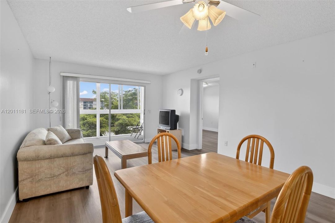 Active With Contract: $2,200 (2 beds, 2 baths, 1137 Square Feet)