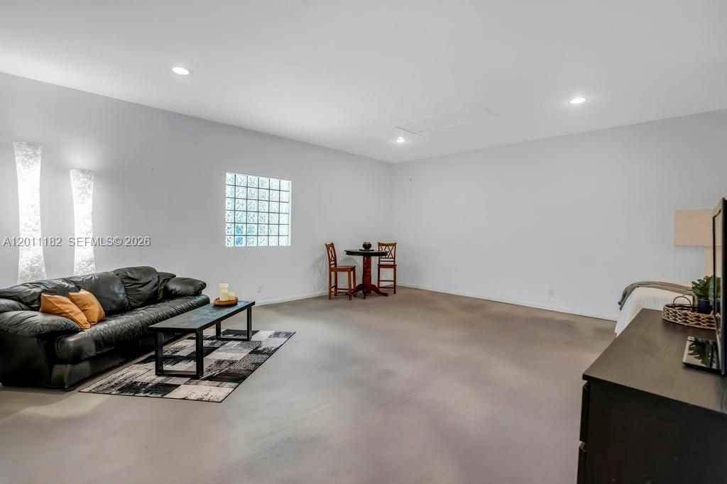 Activo con contrato: $1,250,000 (4 camas, 3 baños, 3193 Pies cuadrados)