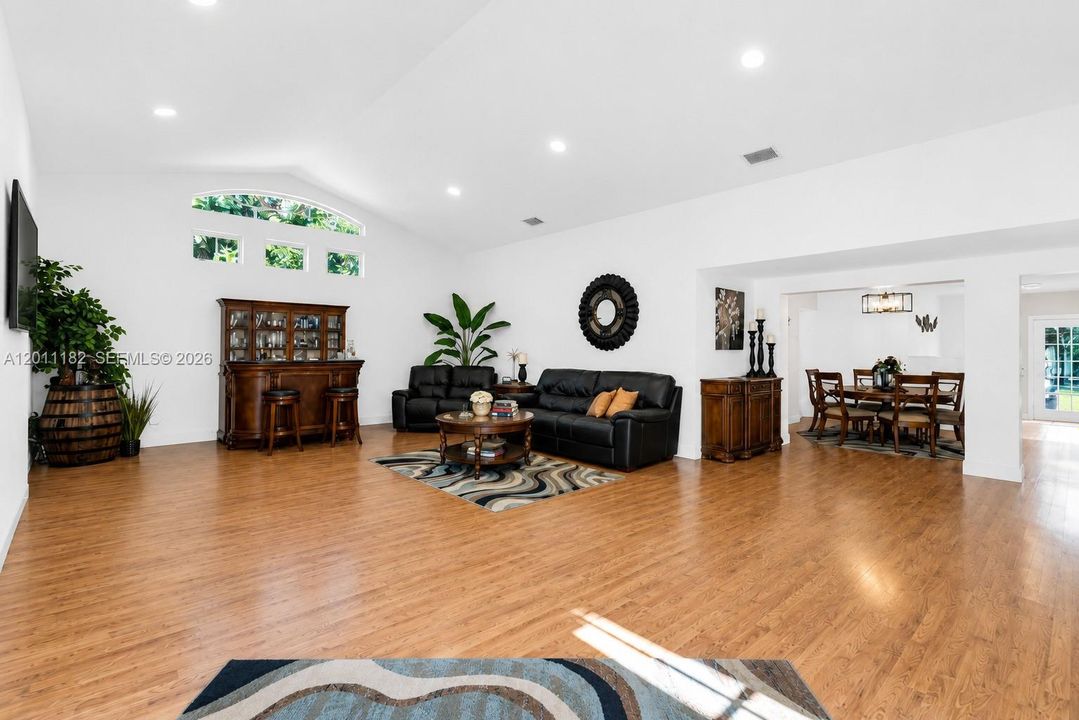 Activo con contrato: $1,250,000 (4 camas, 3 baños, 3193 Pies cuadrados)