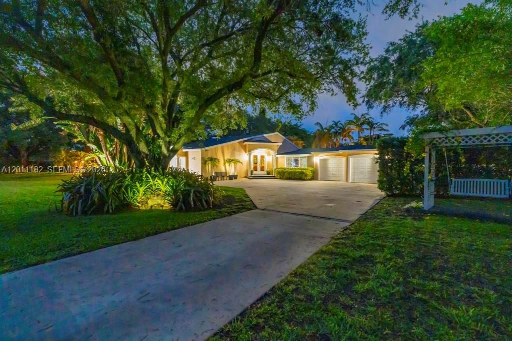 Activo con contrato: $1,250,000 (4 camas, 3 baños, 3193 Pies cuadrados)