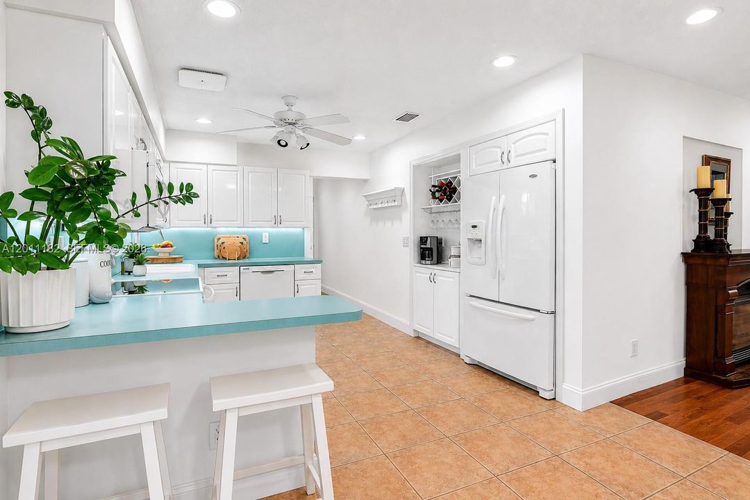 Activo con contrato: $1,250,000 (4 camas, 3 baños, 3193 Pies cuadrados)