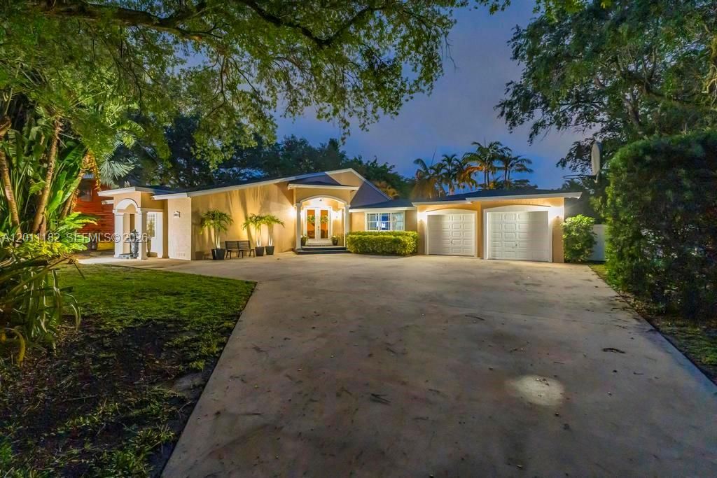 Activo con contrato: $1,250,000 (4 camas, 3 baños, 3193 Pies cuadrados)