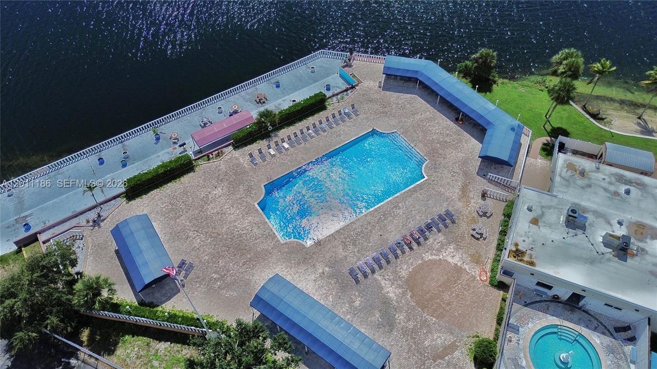 合同活跃: $324,999 (2 贝兹, 2 浴室, 1471 平方英尺)