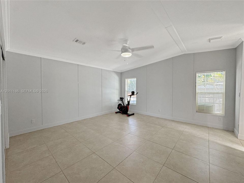 合同活跃: $324,999 (2 贝兹, 2 浴室, 1471 平方英尺)