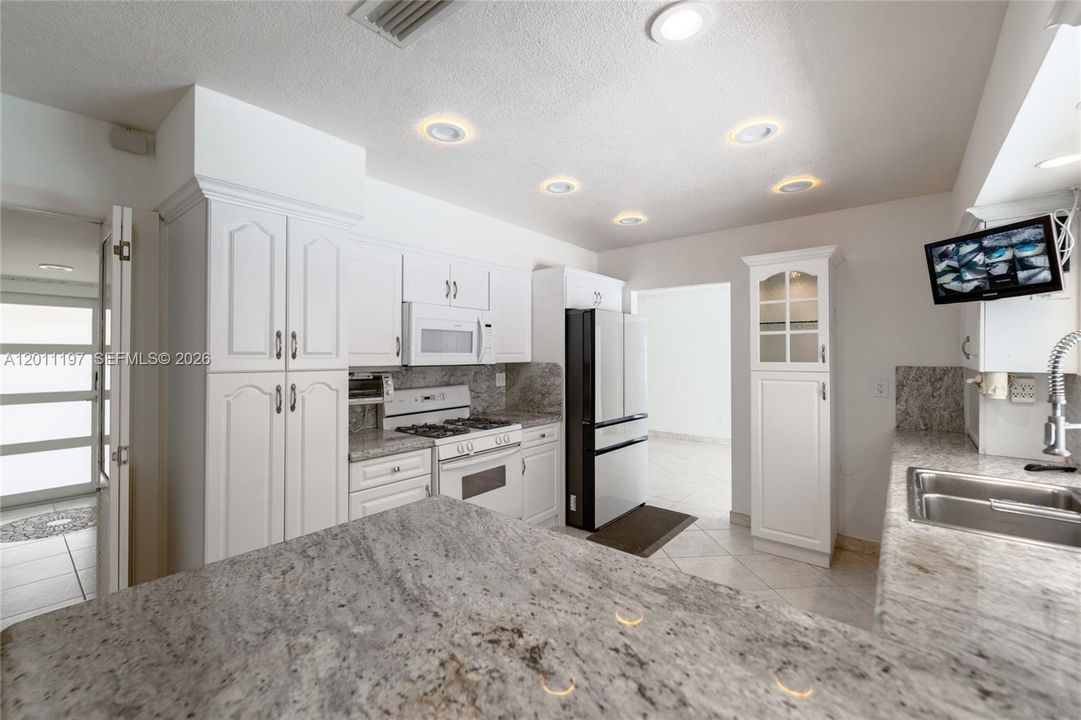 For Sale: $1,399,000 (4 beds, 3 baths, 2426 Square Feet)