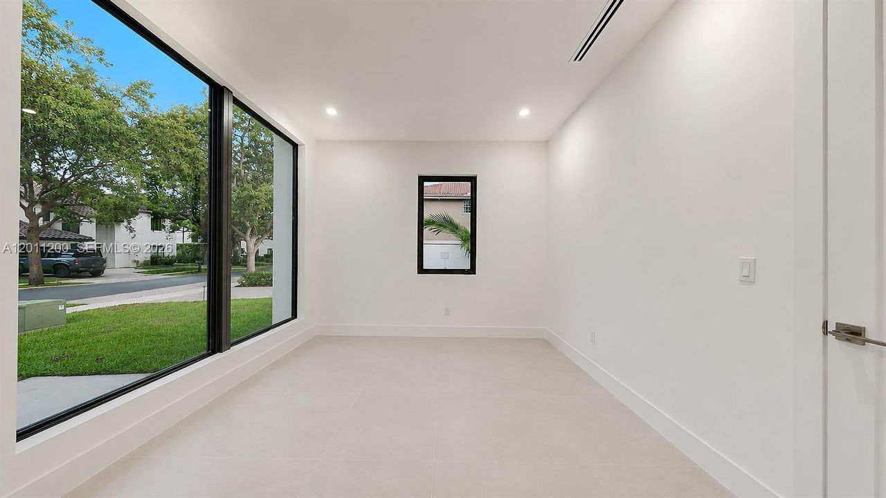 For Sale: $2,499,990 (5 beds, 4 baths, 2940 Square Feet)