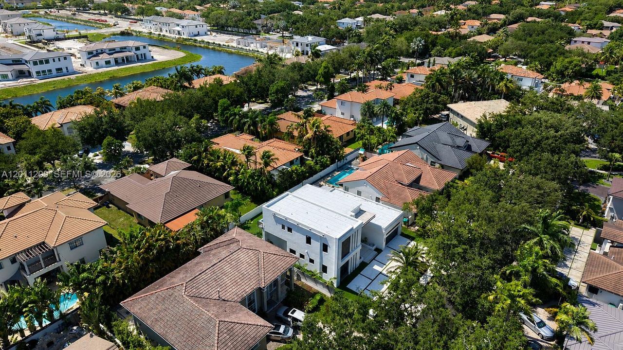 For Sale: $2,499,990 (5 beds, 4 baths, 2940 Square Feet)