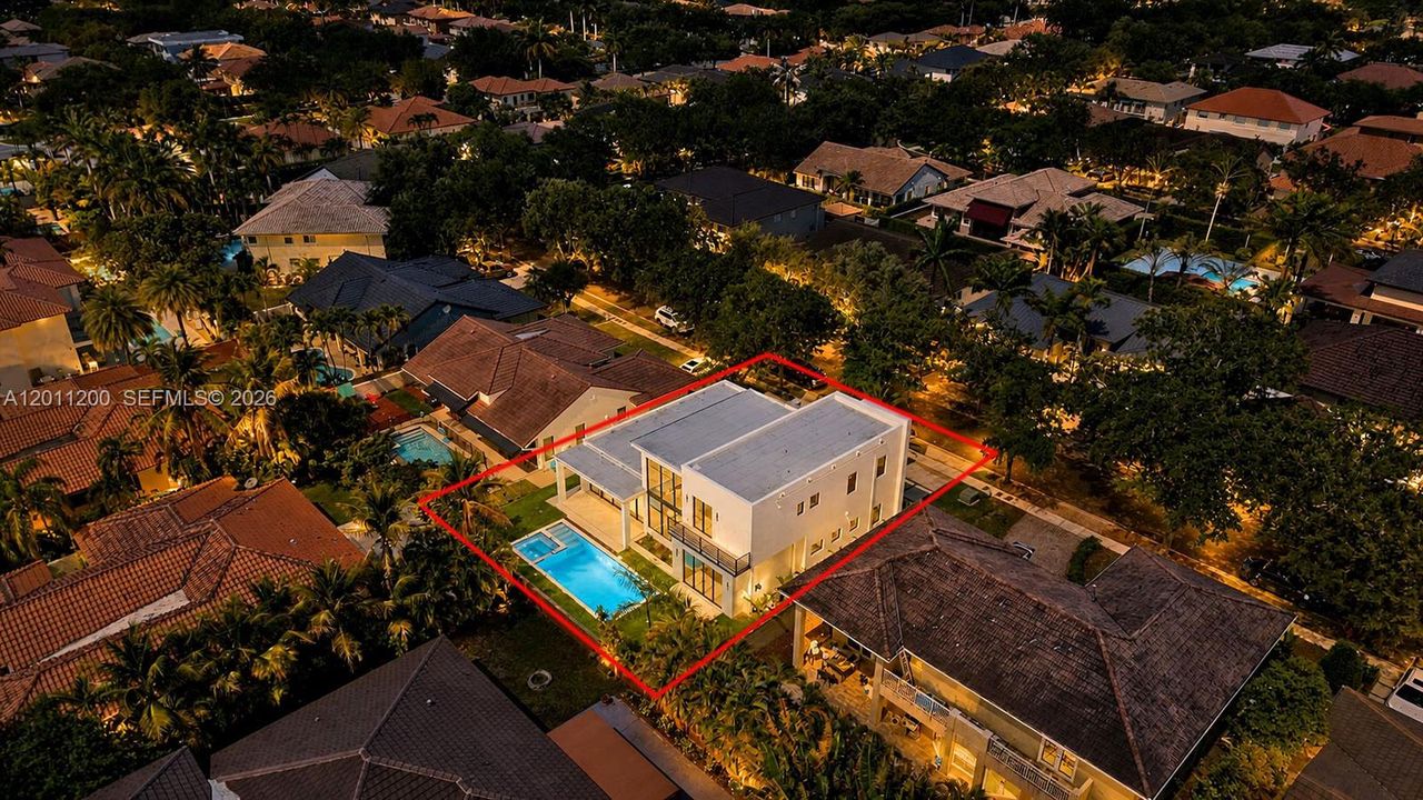 For Sale: $2,499,990 (5 beds, 4 baths, 2940 Square Feet)