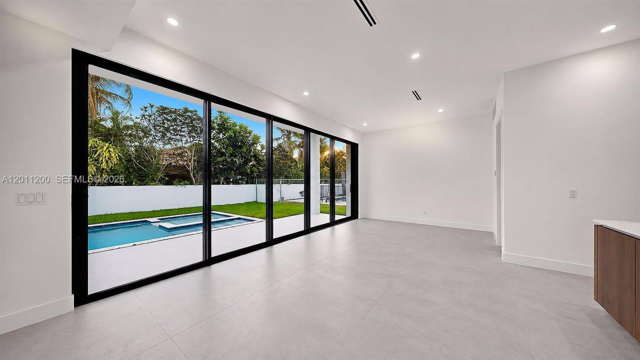 For Sale: $2,499,990 (5 beds, 4 baths, 2940 Square Feet)
