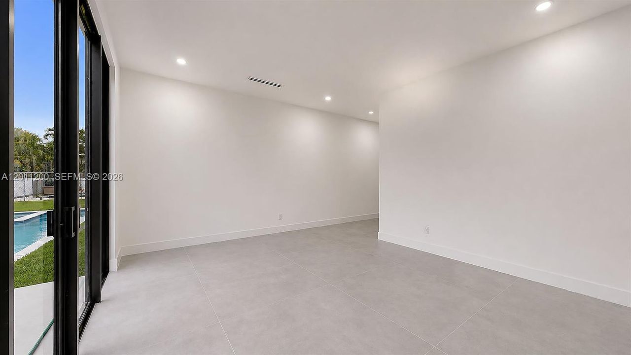 For Sale: $2,499,990 (5 beds, 4 baths, 2940 Square Feet)