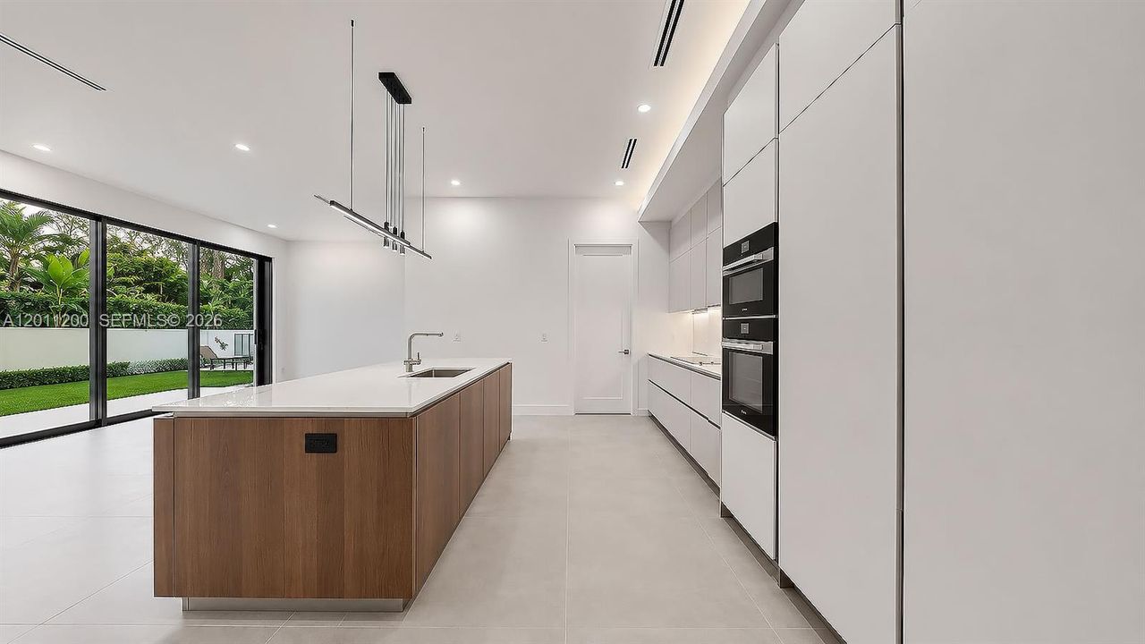 For Sale: $2,499,990 (5 beds, 4 baths, 2940 Square Feet)