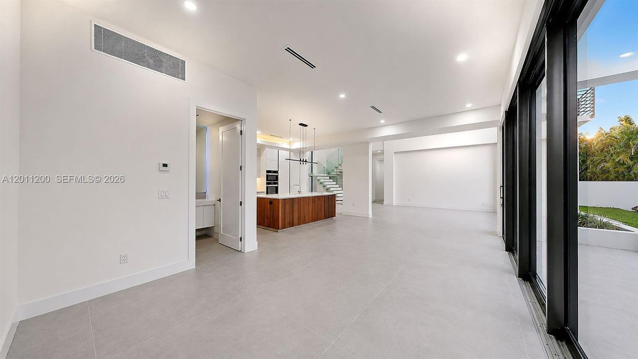 For Sale: $2,499,990 (5 beds, 4 baths, 2940 Square Feet)