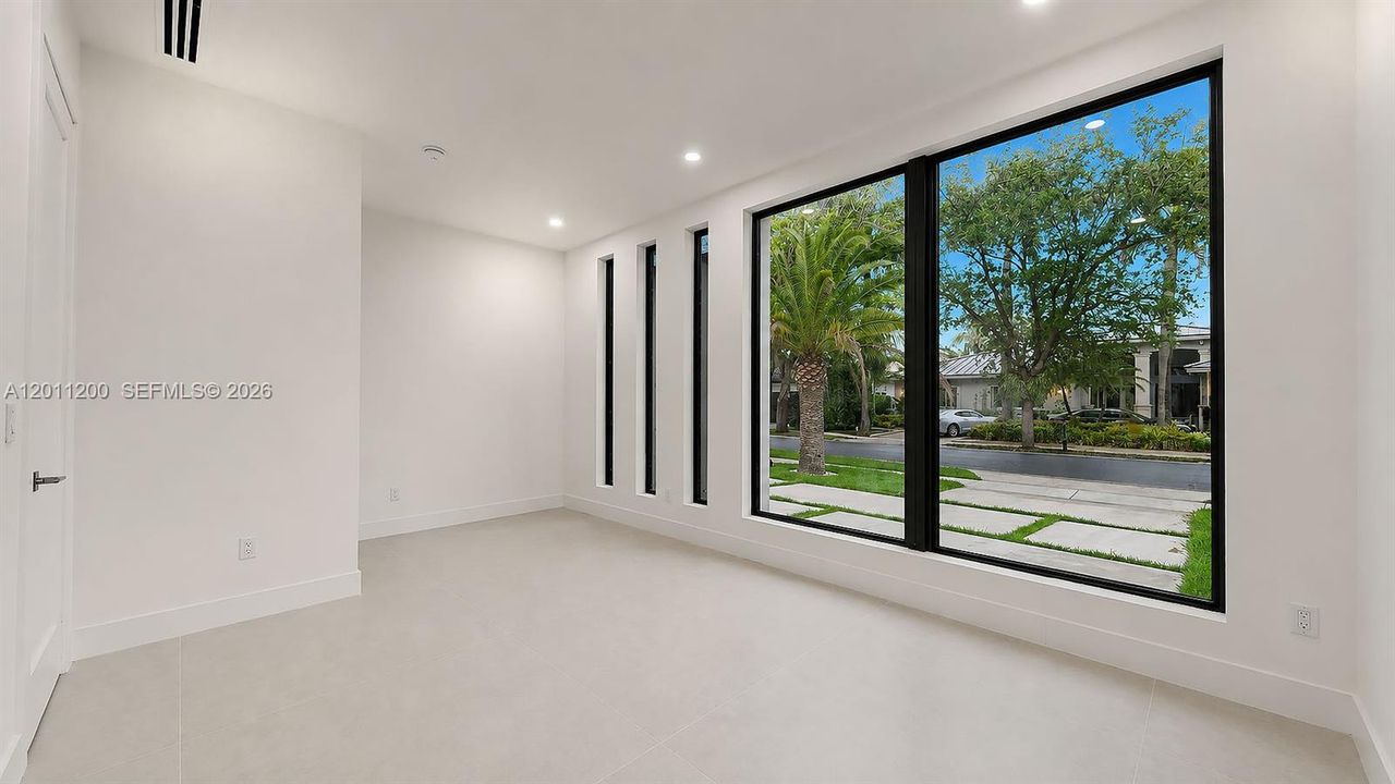 For Sale: $2,499,990 (5 beds, 4 baths, 2940 Square Feet)