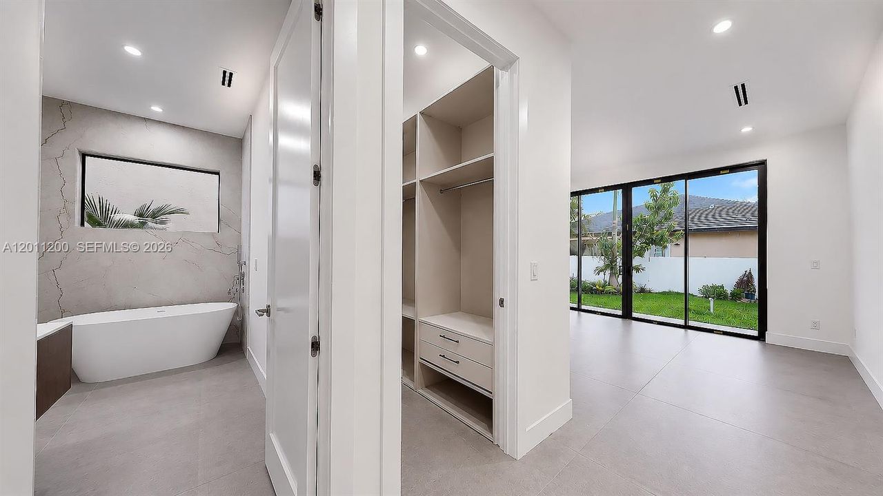 For Sale: $2,499,990 (5 beds, 4 baths, 2940 Square Feet)
