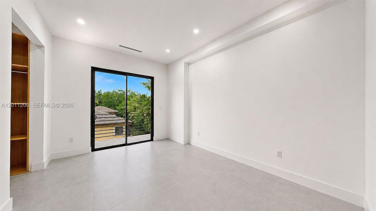 For Sale: $2,499,990 (5 beds, 4 baths, 2940 Square Feet)