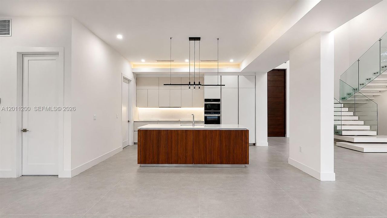 For Sale: $2,499,990 (5 beds, 4 baths, 2940 Square Feet)