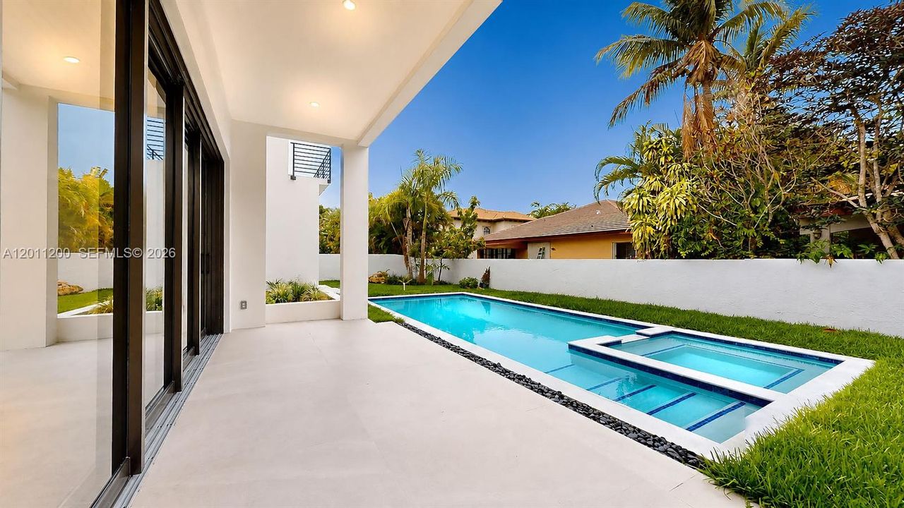 For Sale: $2,499,990 (5 beds, 4 baths, 2940 Square Feet)