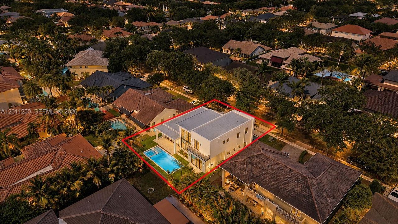 For Sale: $2,499,990 (5 beds, 4 baths, 2940 Square Feet)