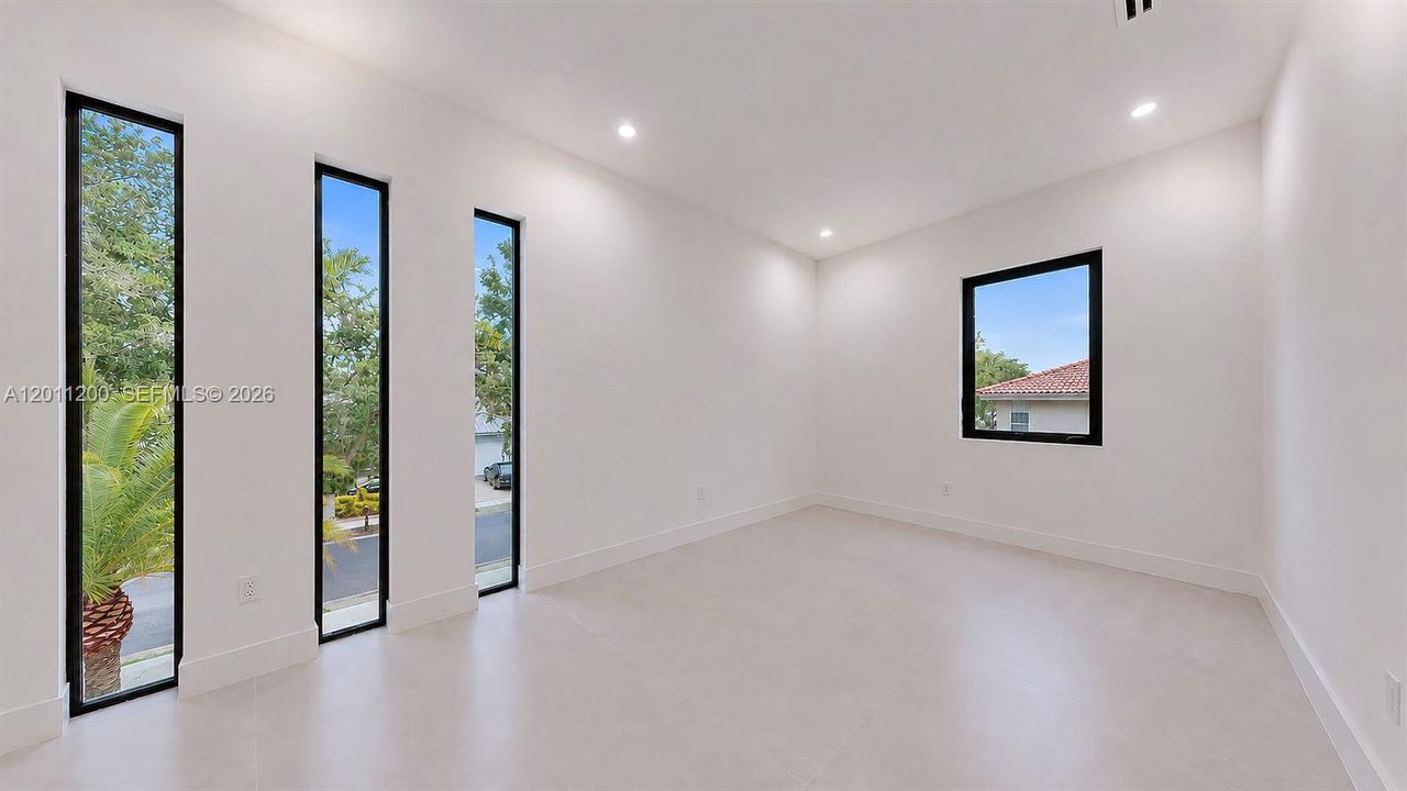 For Sale: $2,499,990 (5 beds, 4 baths, 2940 Square Feet)