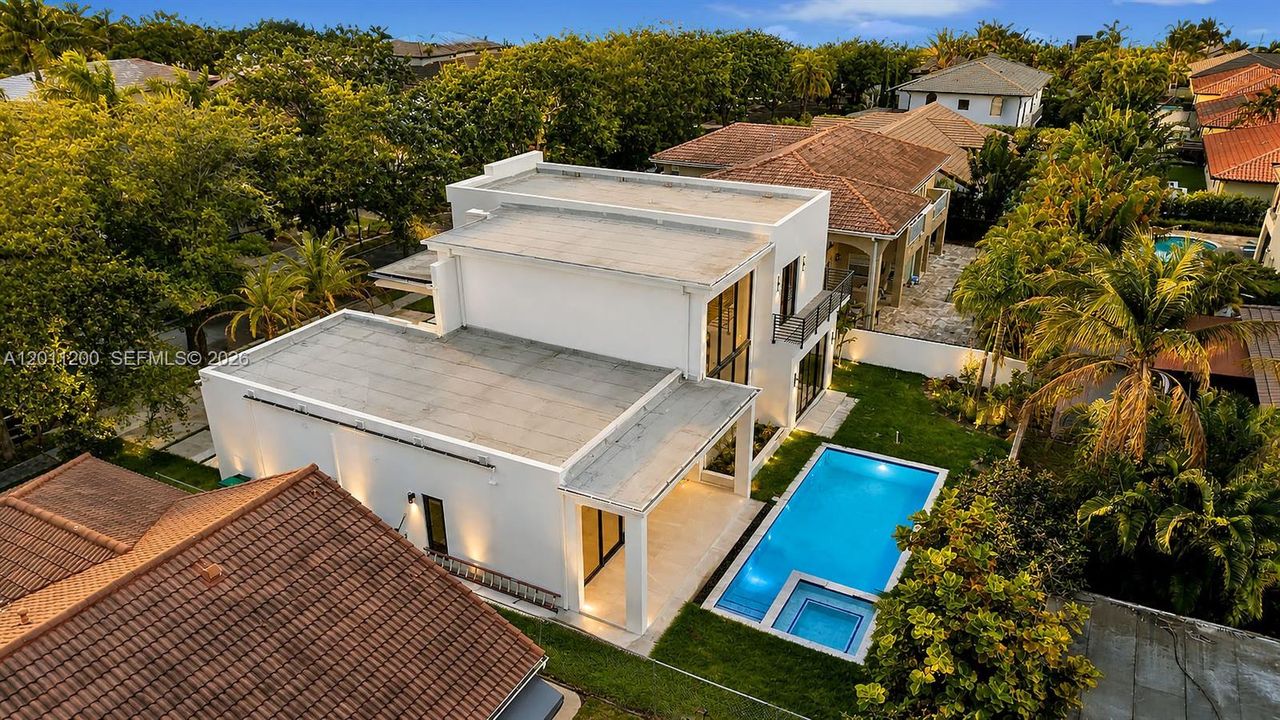 For Sale: $2,499,990 (5 beds, 4 baths, 2940 Square Feet)