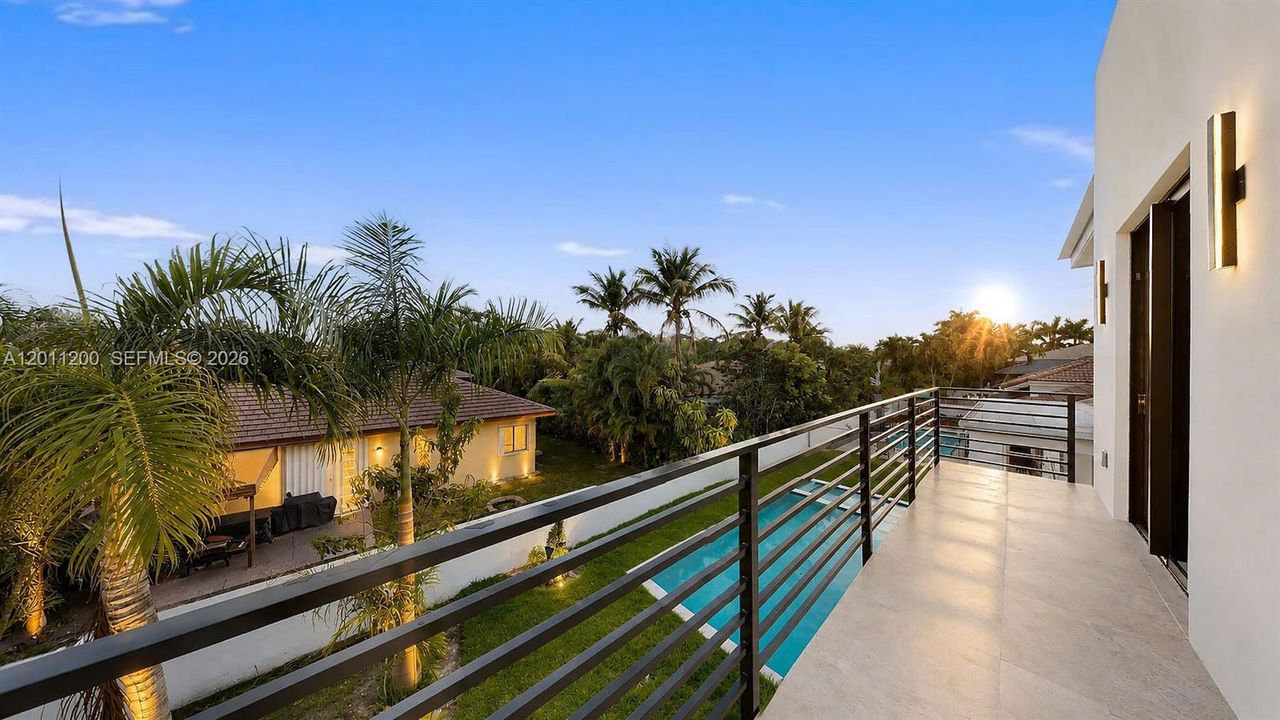 For Sale: $2,499,990 (5 beds, 4 baths, 2940 Square Feet)