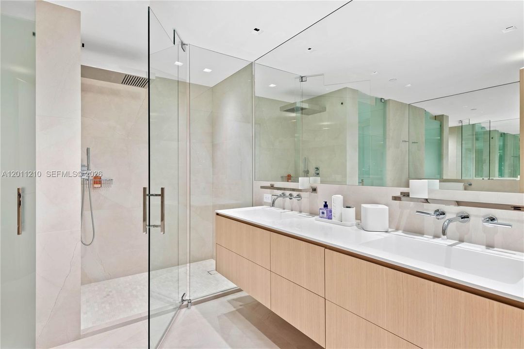 For Sale: $5,500,000 (3 beds, 3 baths, 1875 Square Feet)