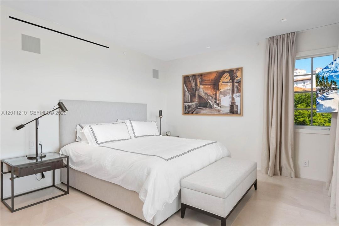 For Sale: $5,500,000 (3 beds, 3 baths, 1875 Square Feet)