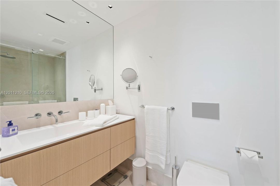 For Sale: $5,500,000 (3 beds, 3 baths, 1875 Square Feet)