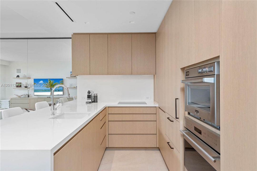 For Sale: $5,500,000 (3 beds, 3 baths, 1875 Square Feet)
