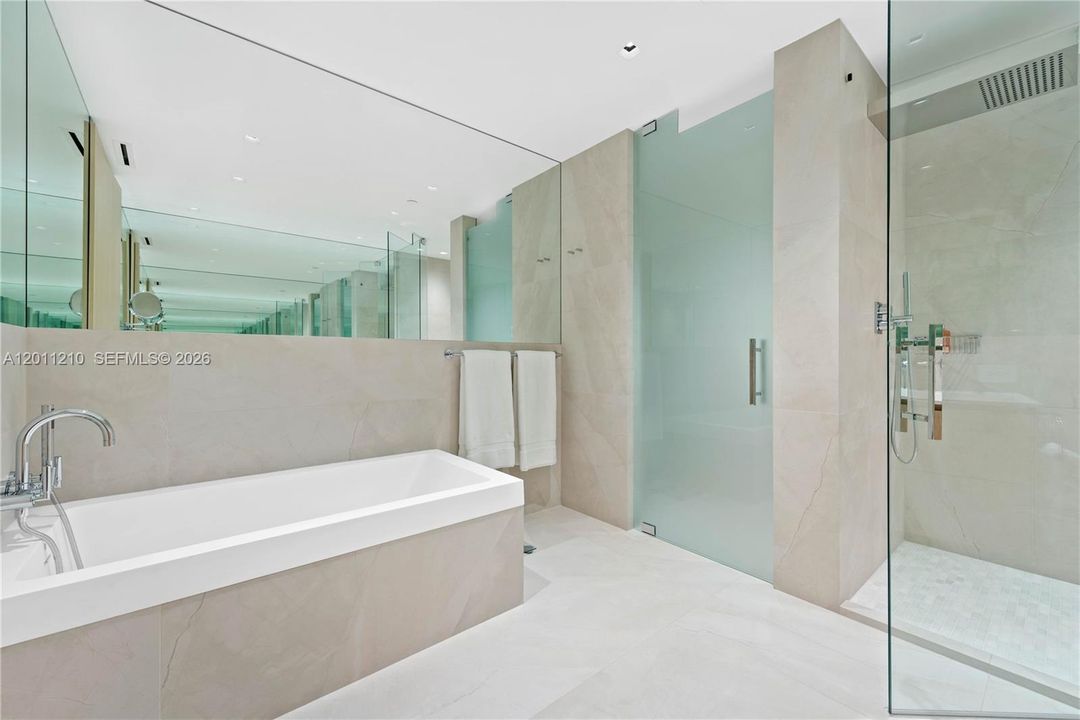 For Sale: $5,500,000 (3 beds, 3 baths, 1875 Square Feet)