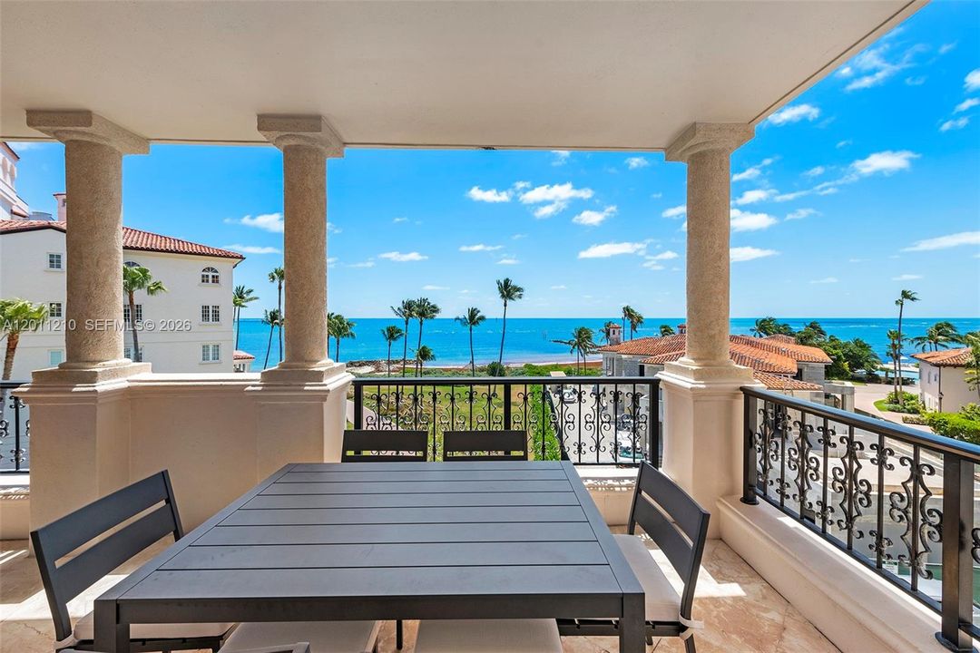 For Sale: $5,500,000 (3 beds, 3 baths, 1875 Square Feet)