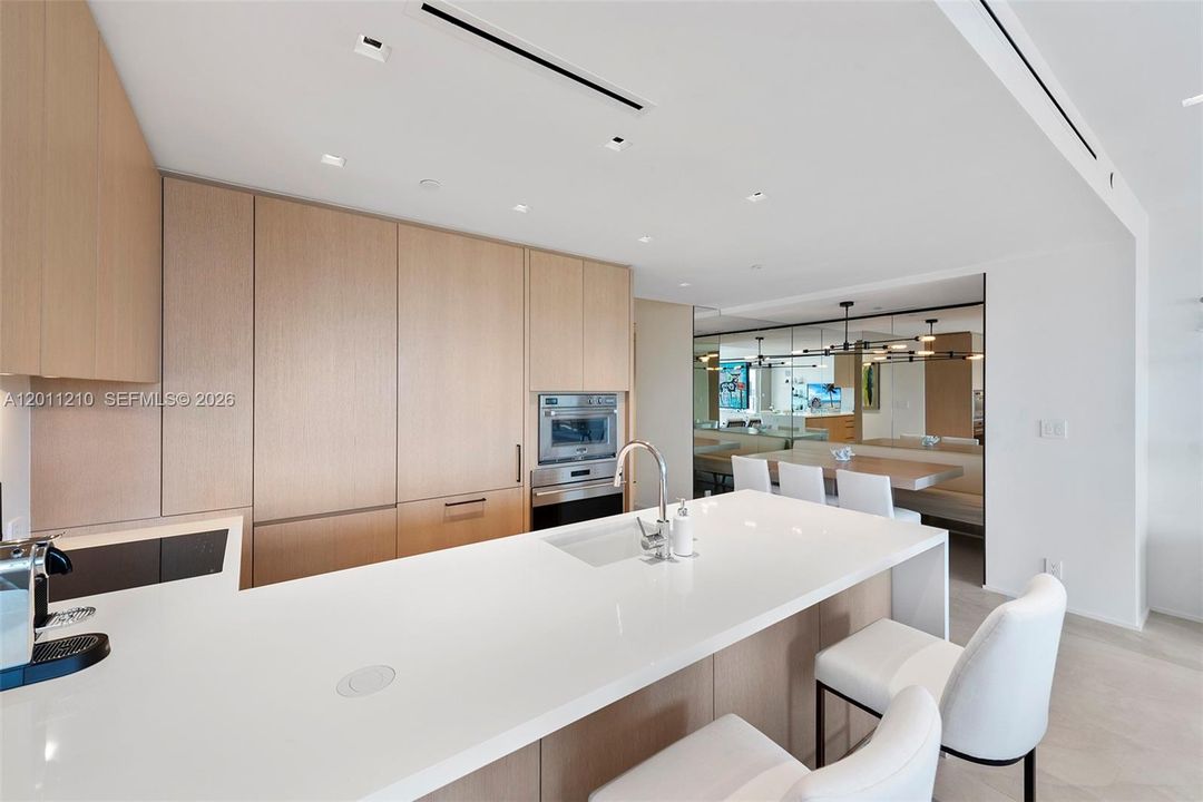For Sale: $5,500,000 (3 beds, 3 baths, 1875 Square Feet)