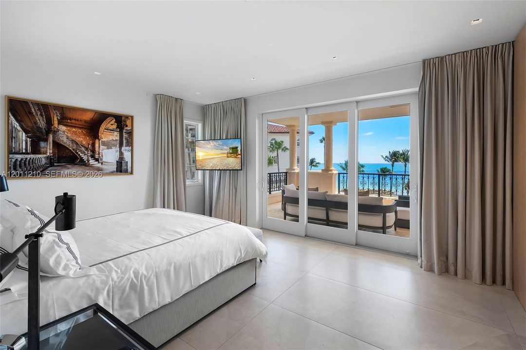 For Sale: $5,500,000 (3 beds, 3 baths, 1875 Square Feet)