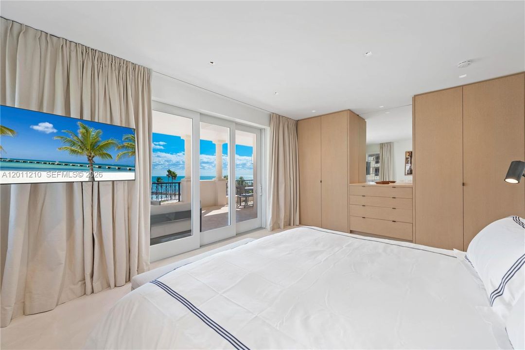 For Sale: $5,500,000 (3 beds, 3 baths, 1875 Square Feet)