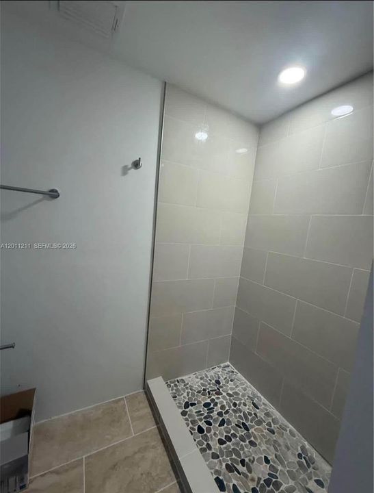 Activo con contrato: $3,000 (3 camas, 2 baños, 1640 Pies cuadrados)